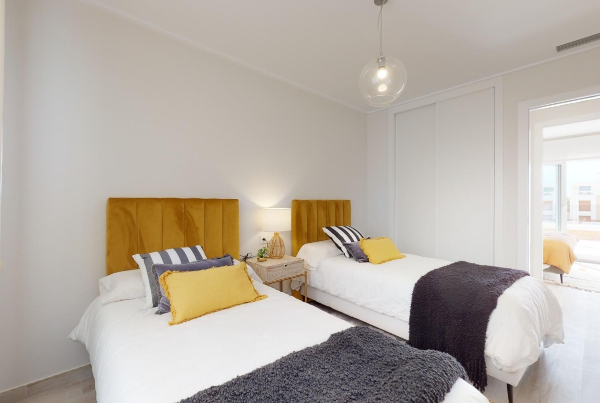 ADOSADOS DE OBRA NUEVA EN PILAR DE LA HORADADA. 3 DORM. 2 BAÑOS. CON PLAZA DE GARAJE Y PISCINA. 83 M2. JARDIN 33 M2. SOLARIUM 34 M2.