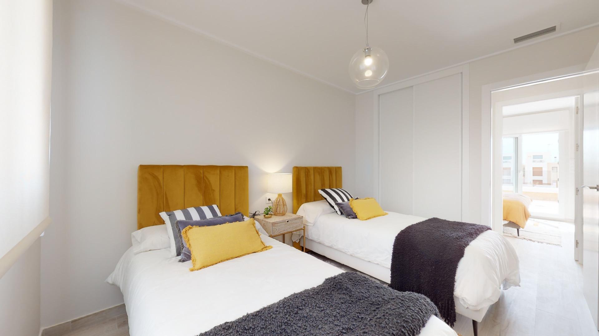 4-58-9 ADOSADOS DE OBRA NUEVA EN PILAR DE LA HORADADA. 3 DORM. 2 BAÑOS. CON PLAZA DE GARAJE Y PISCINA. 83 M2. JARDIN 33 M2. SOLARIUM 34 M2.