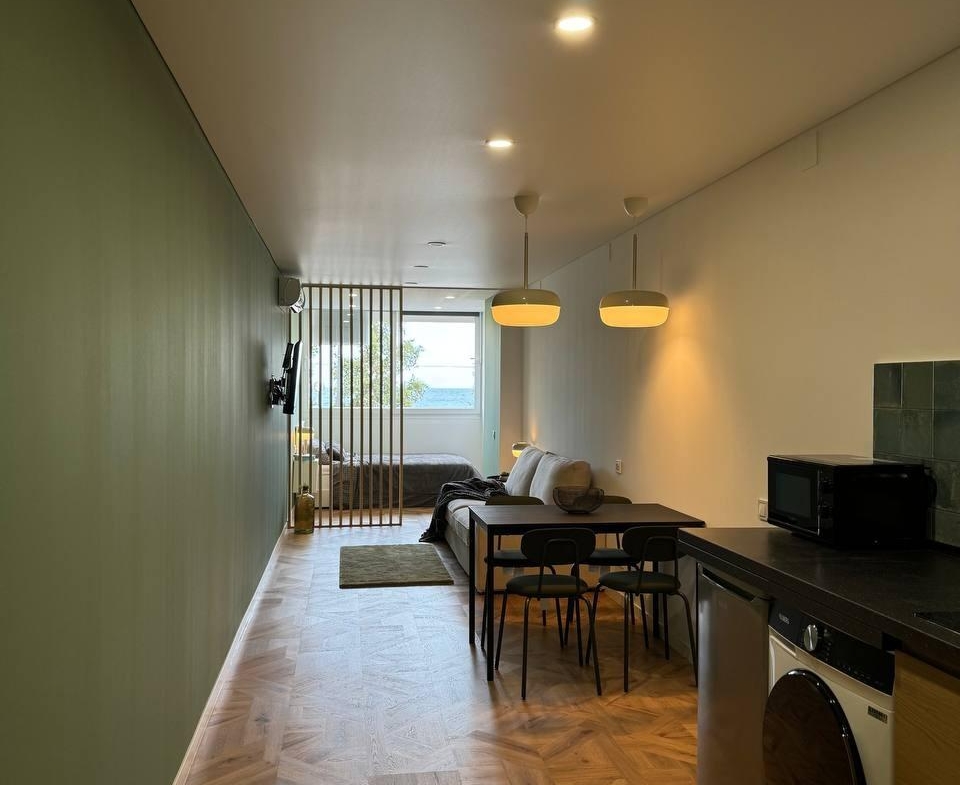 FOR SALE COMMERCIAL PREMISES ON THE FIRST LINE OF THE SEA IN ALICANTE