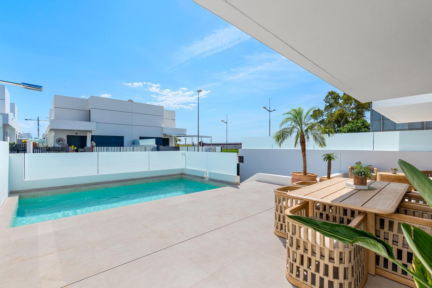 4-6-107 VILLA DE LUJO EN DOLORES DE 3 DORMEM. PISCINA PRIVADA. 205 M2 DE PARCELA. DOS TERRAZAS. PARKING.