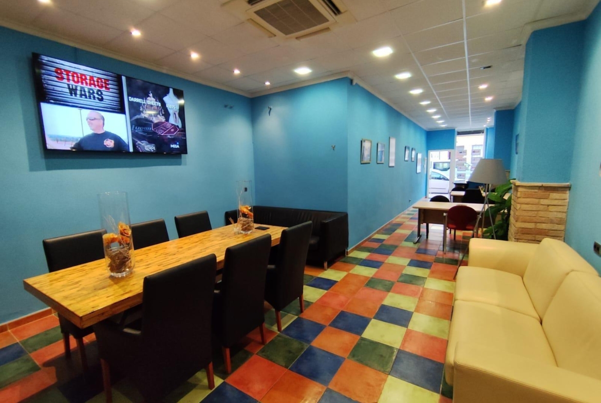 LOCAL COMERCIAL PARA MONTAR NEGOCIO EN EL CENTRO DE TORREVIEJA.