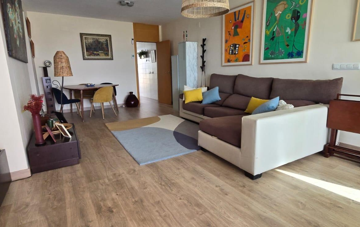 BUNGALOW IN CITY OF LIGHT FACING THE SEA – TORMOS STREET