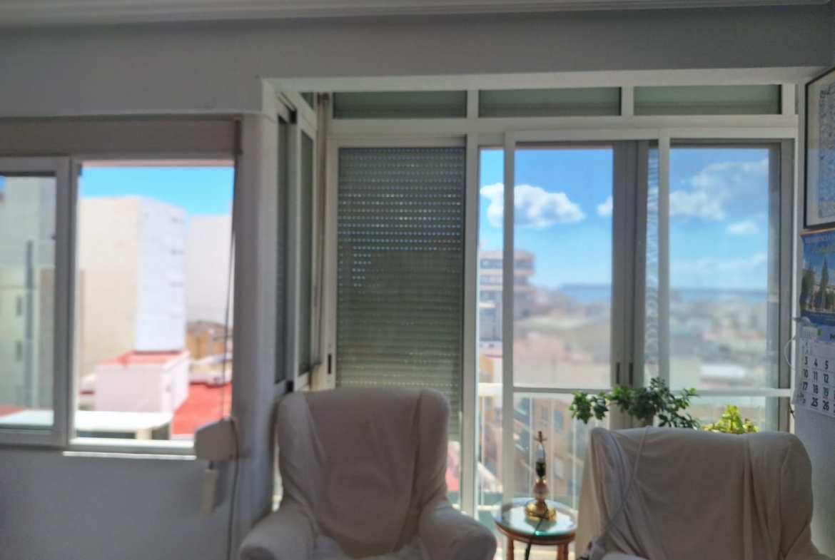 PISO AMPLIO Y LUMINOSO CON ASCENSOR EN PINTOR GISBERT – SAN BLAS