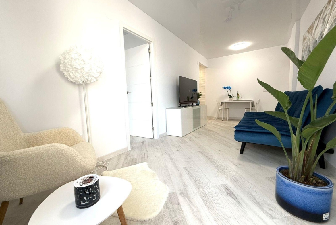 APARTAMENTO  RENOVADO  CON PISCINA CERCA DE LA PLAYA DEL CURA 200 M