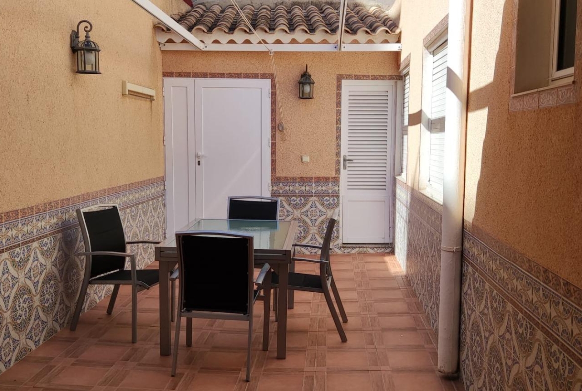 House in the Center of Torrevieja: Comfort and Proximity to the Beach with 3 Bedrooms and 2 Bathrooms