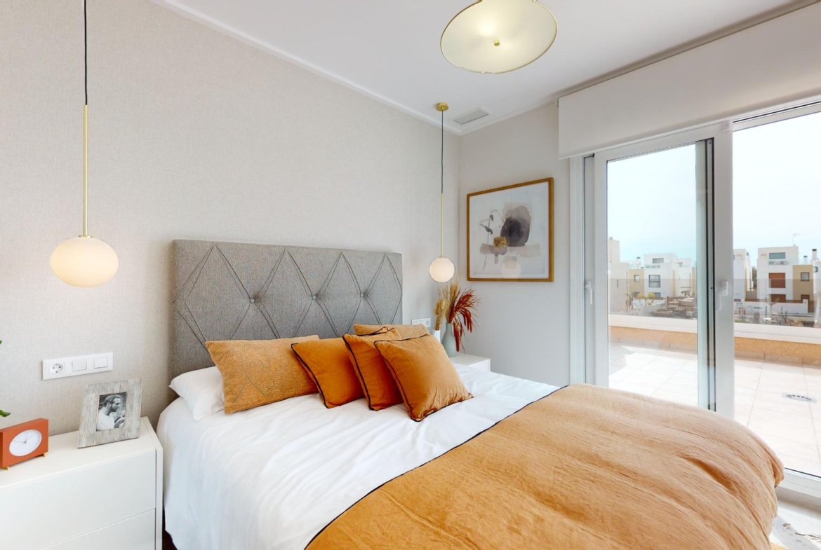 ADOSADOS DE OBRA NUEVA EN PILAR DE LA HORADADA. 3 DORM. 2 BAÑOS. CON PLAZA DE GARAJE Y PISCINA. 83 M2. JARDIN 33 M2. SOLARIUM 34 M2.
