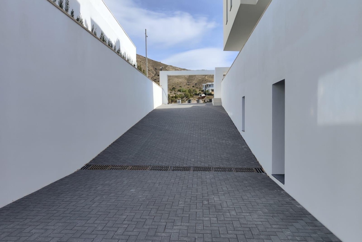 LARGE MODERN VILLA IN FINESTRAT