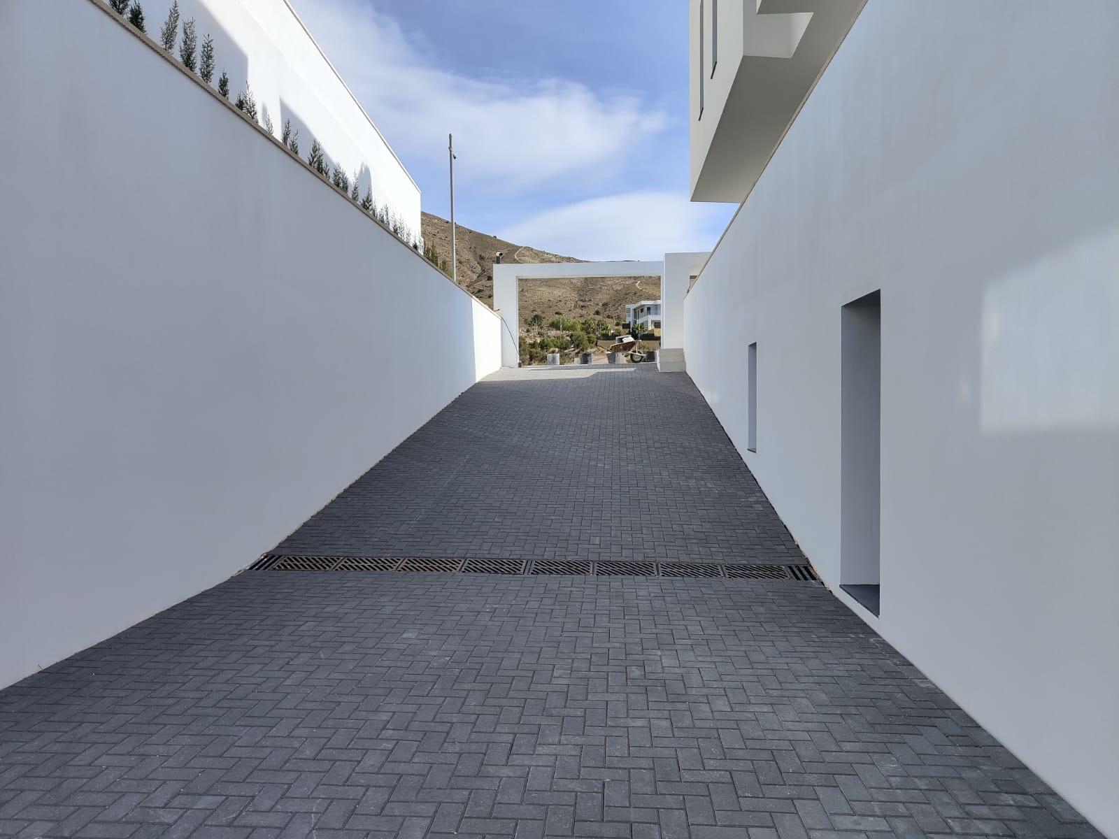 LARGE MODERN VILLA IN FINESTRAT
