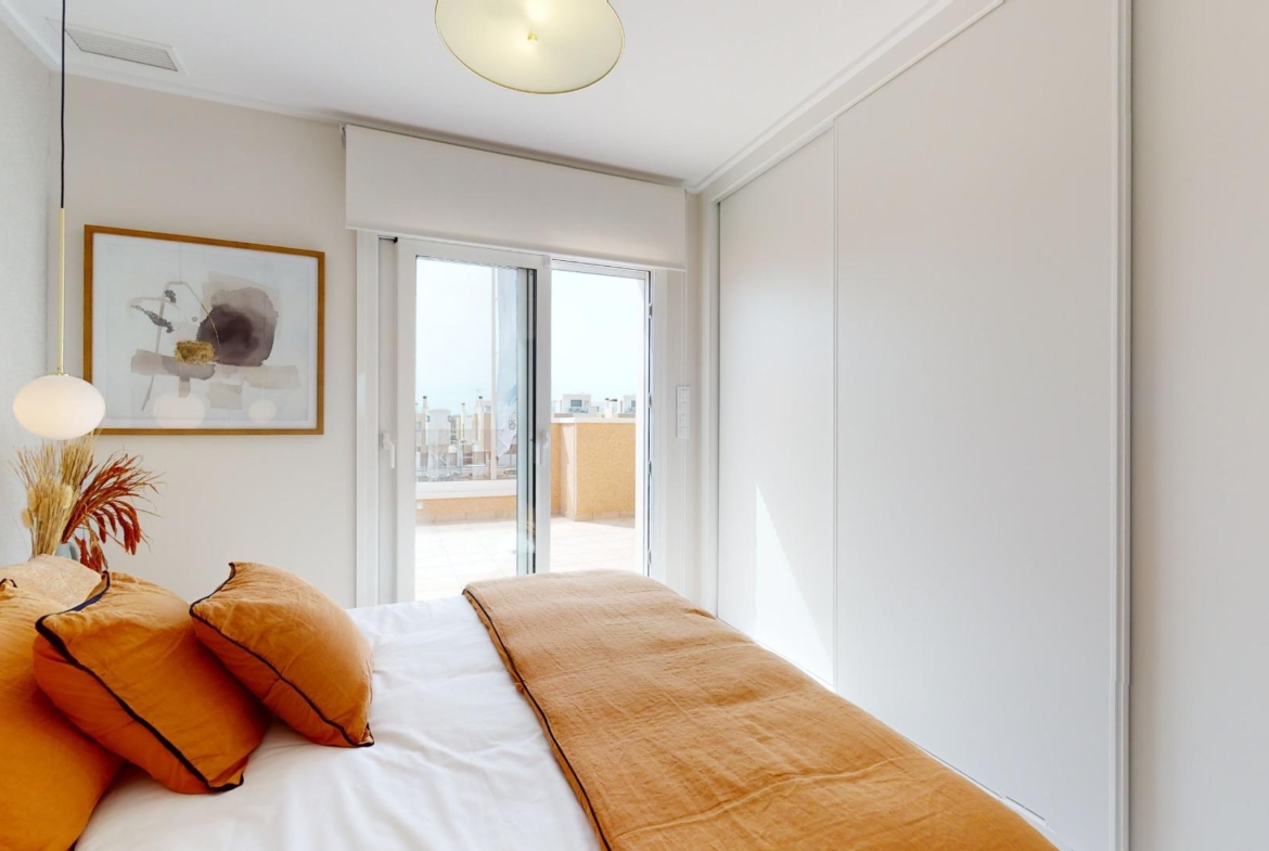 ADOSADOS DE OBRA NUEVA EN PILAR DE LA HORADADA. 3 DORM. 2 BAÑOS. CON PLAZA DE GARAJE Y PISCINA. 83 M2. JARDIN 33 M2. SOLARIUM 34 M2.