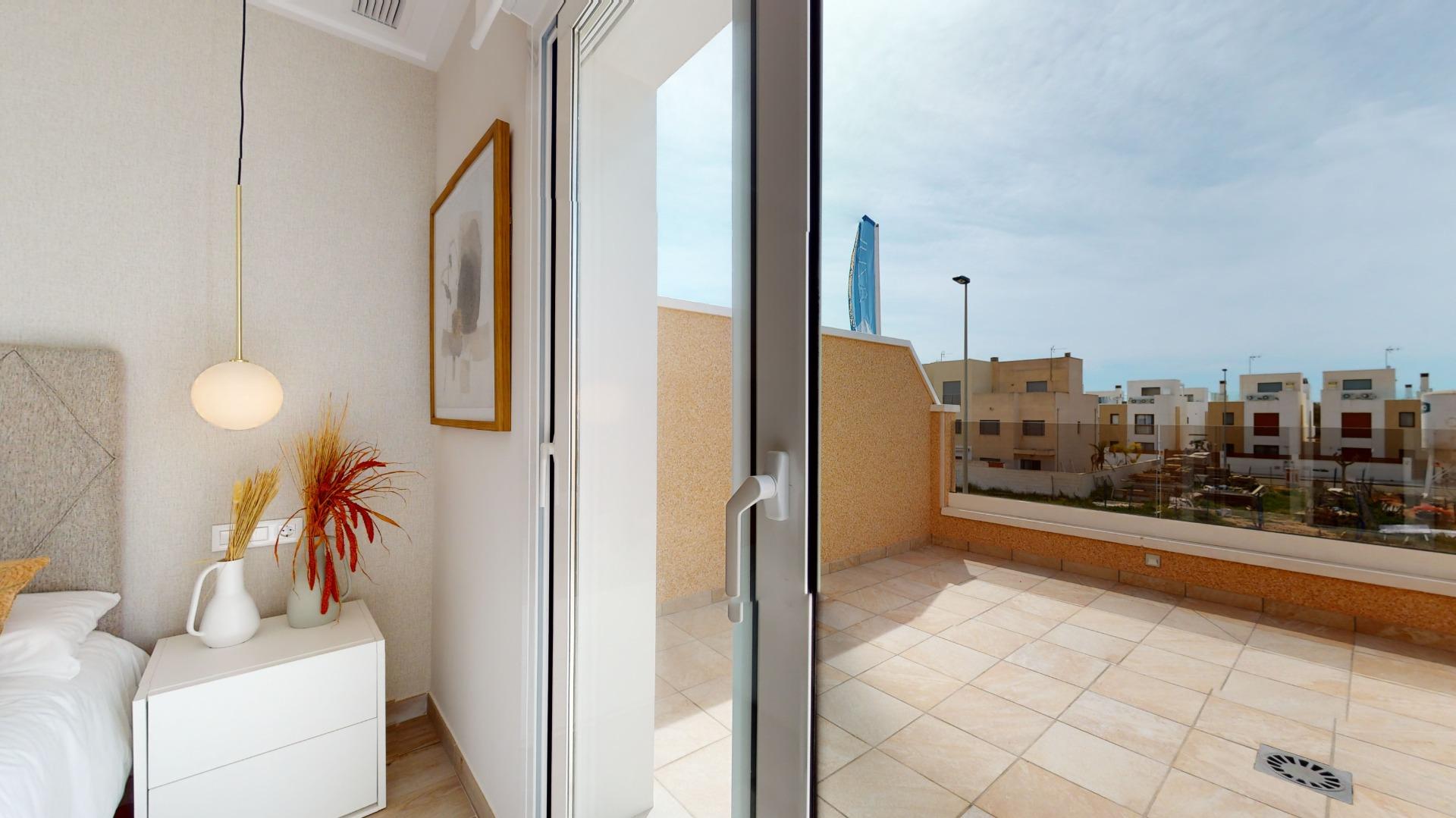 4-63-6 ADOSADOS DE OBRA NUEVA EN PILAR DE LA HORADADA. 3 DORM. 2 BAÑOS. CON PLAZA DE GARAJE Y PISCINA. 83 M2. JARDIN 33 M2. SOLARIUM 34 M2.