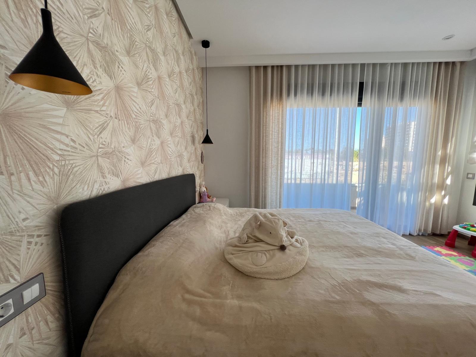 VILLA OBRA NUEVA! 3 DORMITORIOS. 3 BAÑOS. PARCELA 200 M2. PISCINA PROPIA. GARAJE.