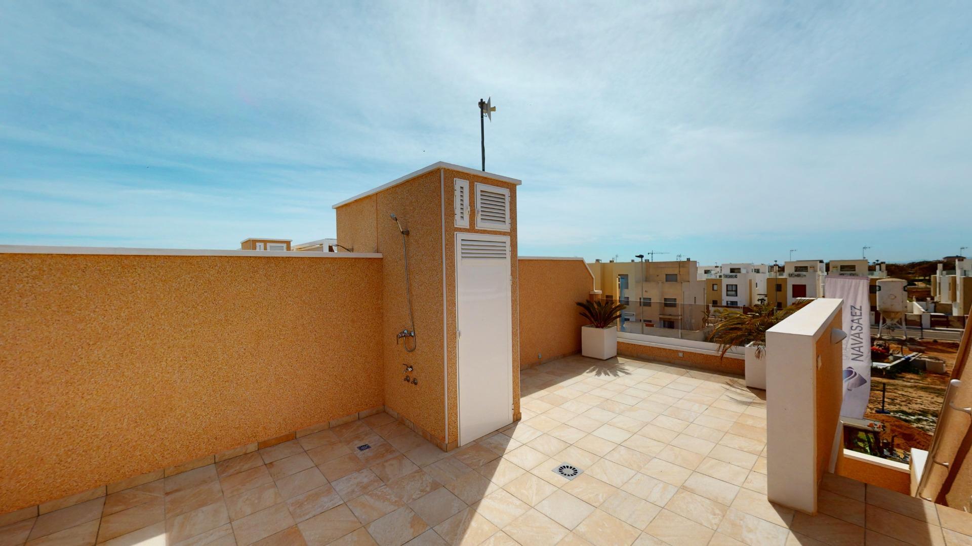 4-67-6 ADOSADOS DE OBRA NUEVA EN PILAR DE LA HORADADA. 3 DORM. 2 BAÑOS. CON PLAZA DE GARAJE Y PISCINA. 83 M2. JARDIN 33 M2. SOLARIUM 34 M2.