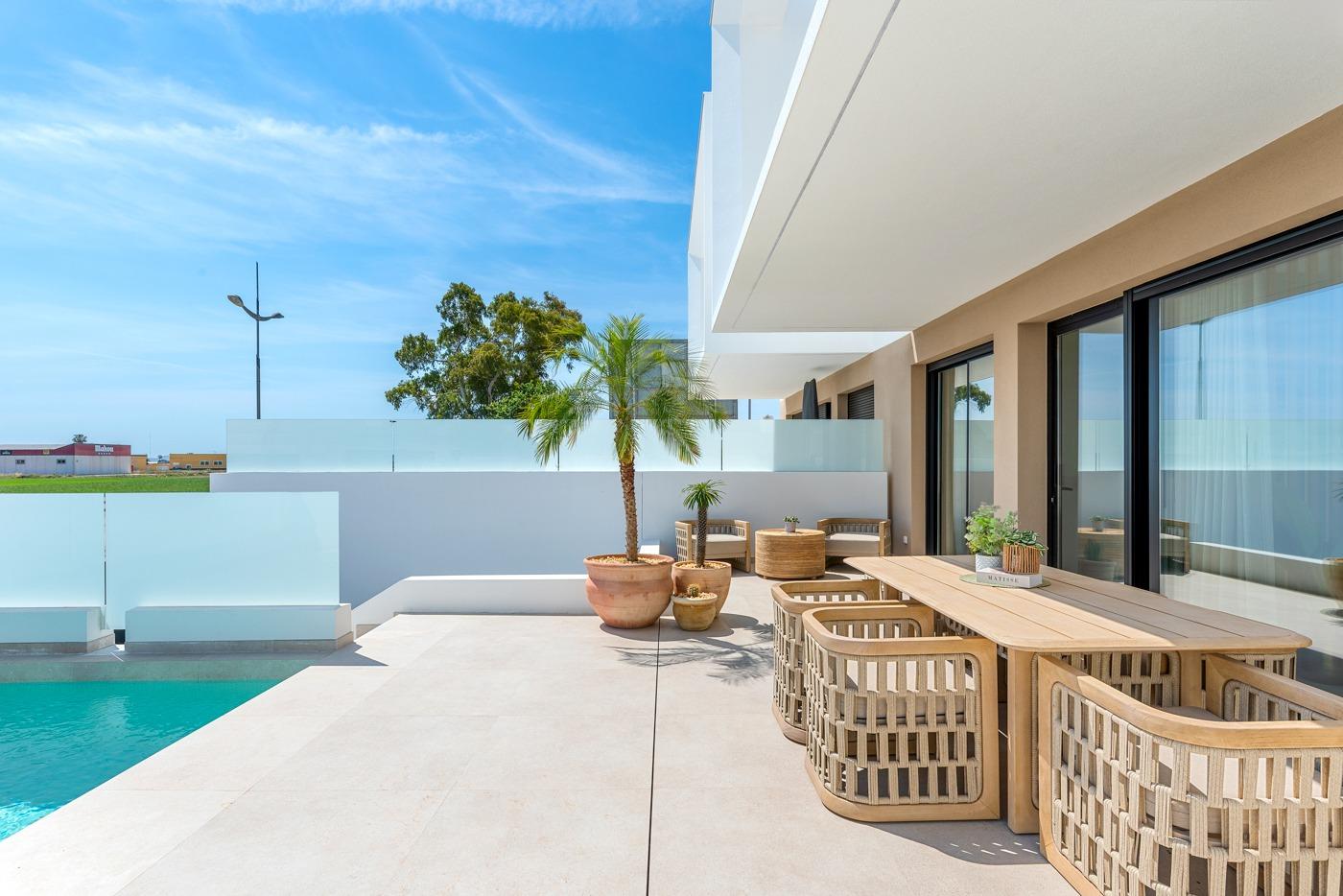 4-7-106 VILLA DE LUJO EN DOLORES DE 3 DORMEM. PISCINA PRIVADA. 205 M2 DE PARCELA. DOS TERRAZAS. PARKING.