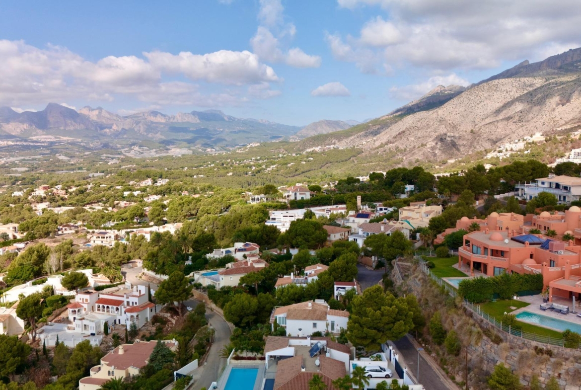 Land for sale in Altea la Vella — your perfect corner on the coast!