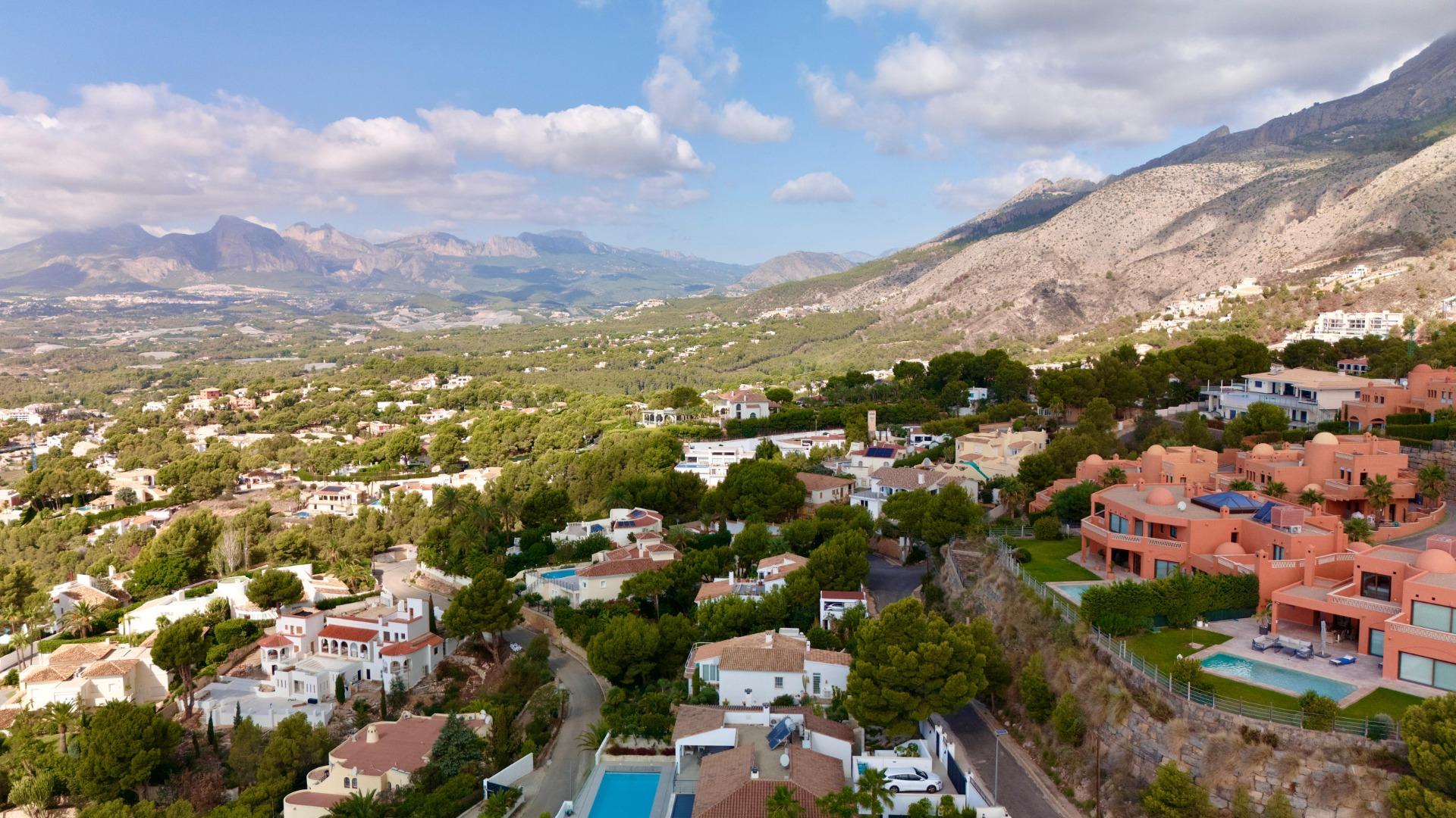 Land for sale in Altea la Vella — your perfect corner on the coast!