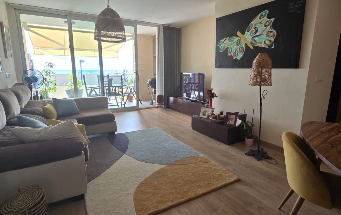 BUNGALOW IN CITY OF LIGHT FACING THE SEA – TORMOS STREET