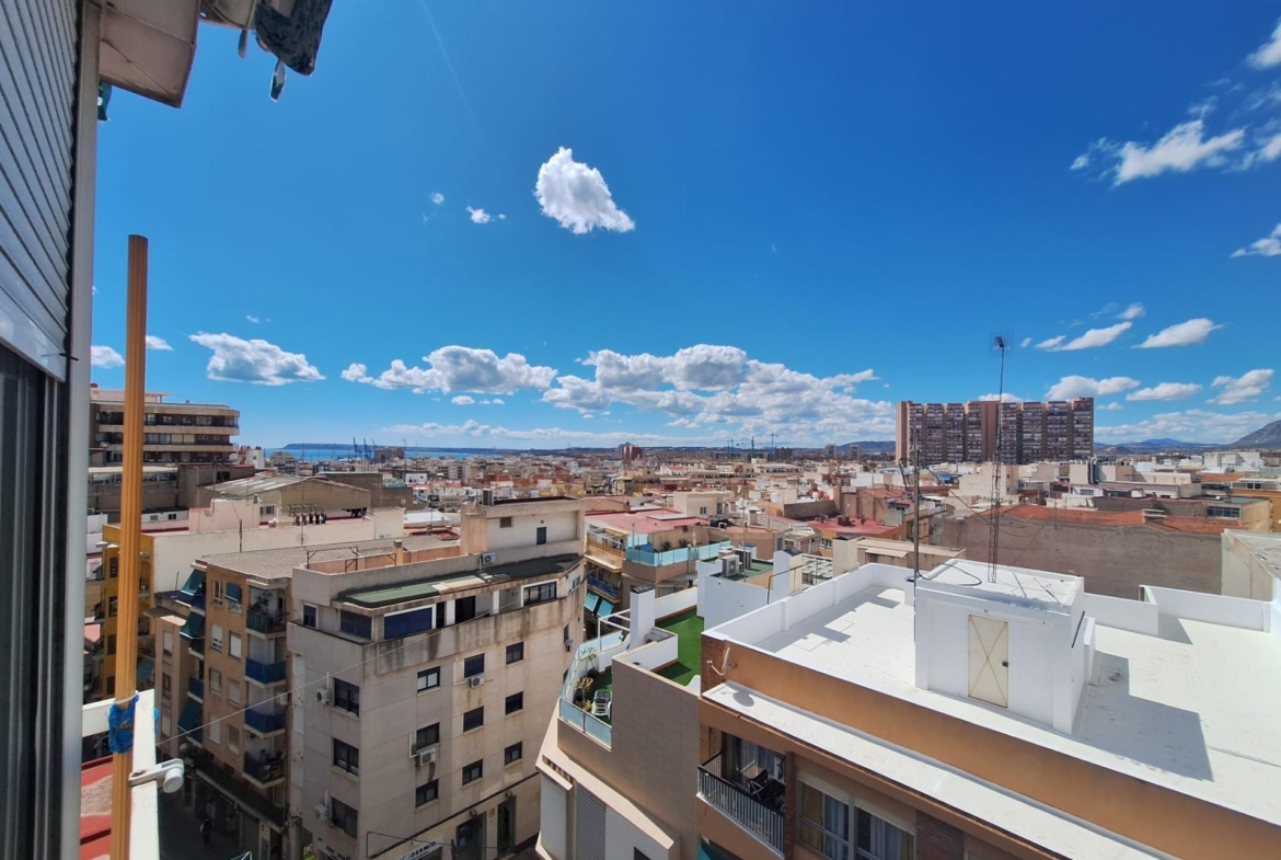 PISO AMPLIO Y LUMINOSO CON ASCENSOR EN PINTOR GISBERT – SAN BLAS