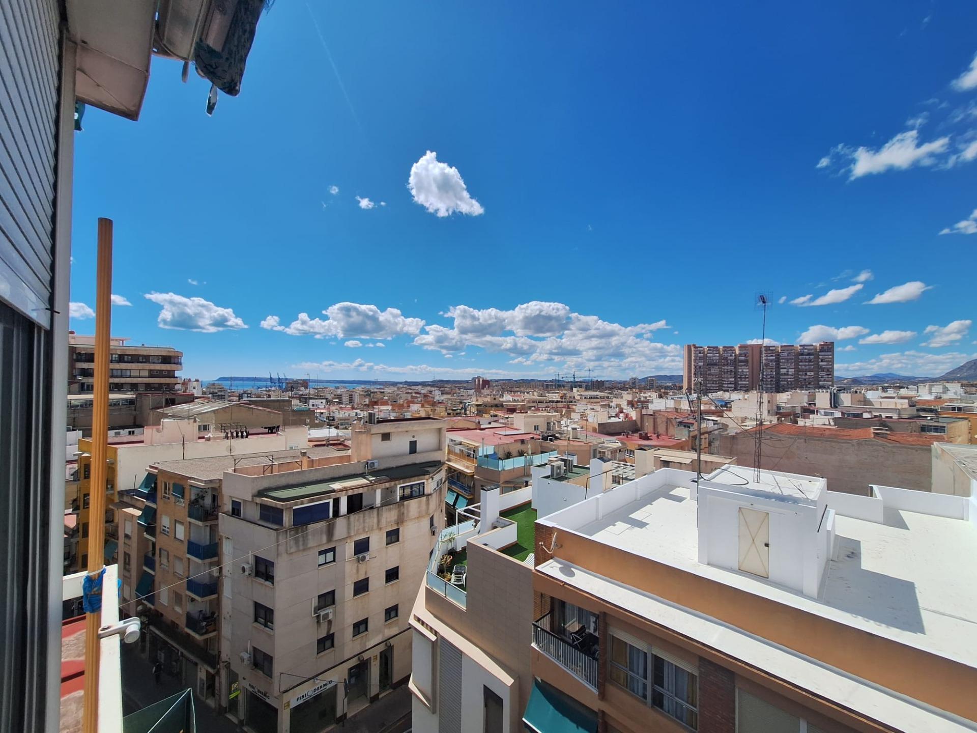 PISO AMPLIO Y LUMINOSO CON ASCENSOR EN PINTOR GISBERT – SAN BLAS