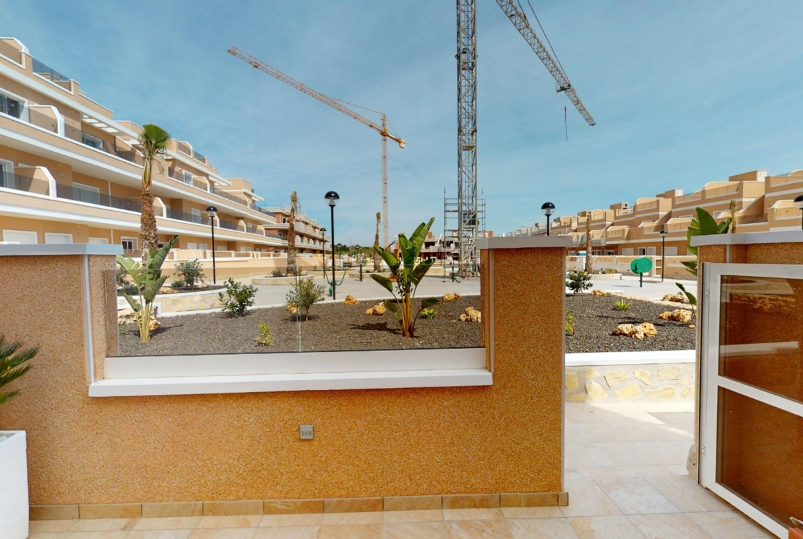 ADOSADOS DE OBRA NUEVA EN PILAR DE LA HORADADA. 3 DORM. 2 BAÑOS. CON PLAZA DE GARAJE Y PISCINA. 83 M2. JARDIN 33 M2. SOLARIUM 34 M2.
