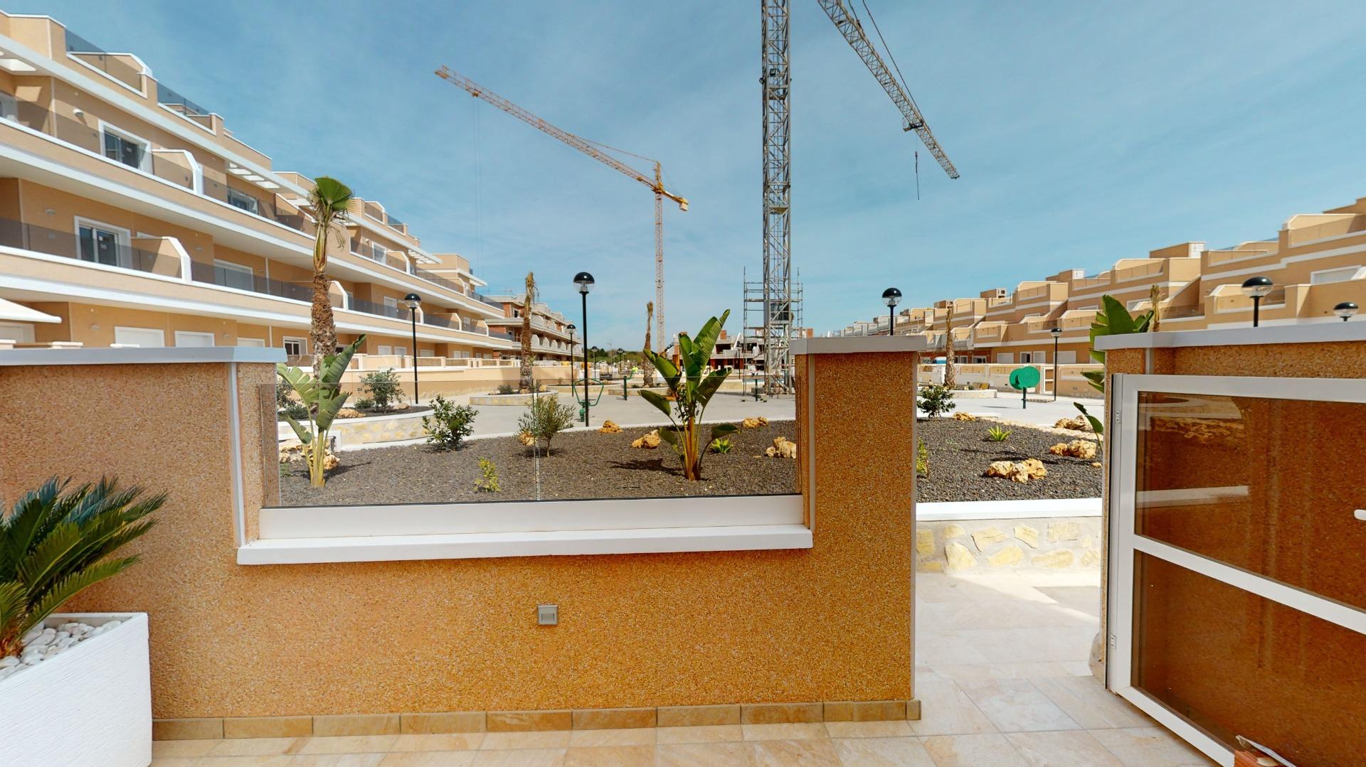 4-71-6 ADOSADOS DE OBRA NUEVA EN PILAR DE LA HORADADA. 3 DORM. 2 BAÑOS. CON PLAZA DE GARAJE Y PISCINA. 83 M2. JARDIN 33 M2. SOLARIUM 34 M2.