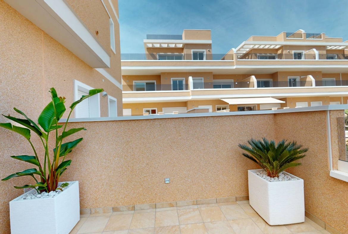 ADOSADOS DE OBRA NUEVA EN PILAR DE LA HORADADA. 3 DORM. 2 BAÑOS. CON PLAZA DE GARAJE Y PISCINA. 83 M2. JARDIN 33 M2. SOLARIUM 34 M2.