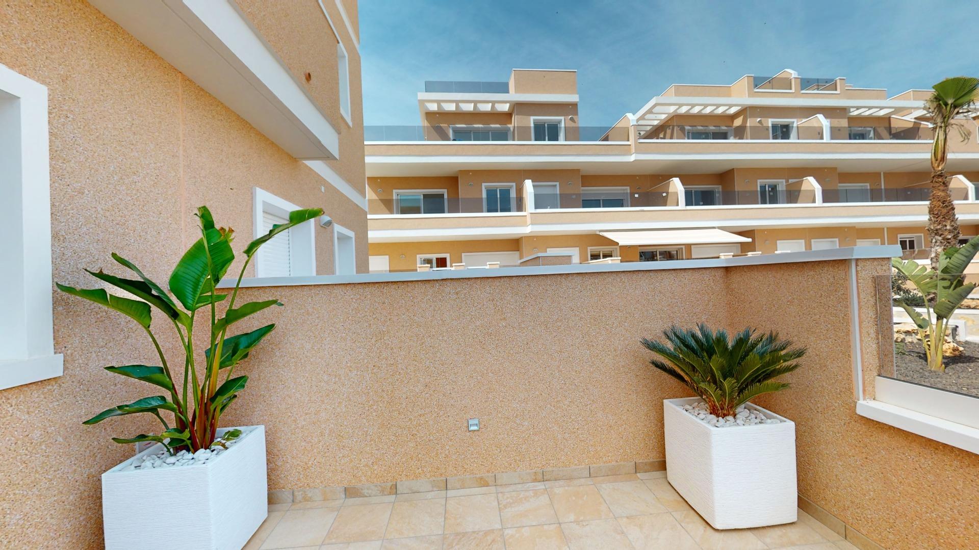 4-73-5 ADOSADOS DE OBRA NUEVA EN PILAR DE LA HORADADA. 3 DORM. 2 BAÑOS. CON PLAZA DE GARAJE Y PISCINA. 83 M2. JARDIN 33 M2. SOLARIUM 34 M2.