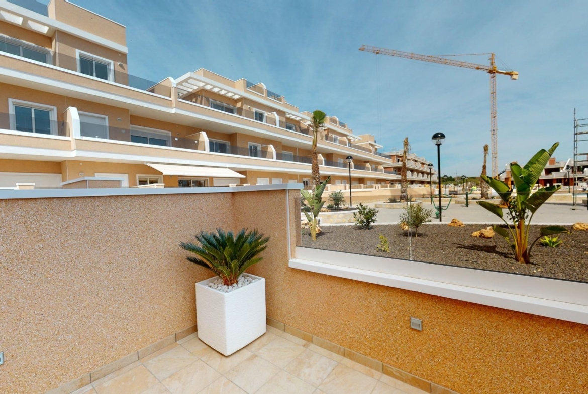 ADOSADOS DE OBRA NUEVA EN PILAR DE LA HORADADA. 3 DORM. 2 BAÑOS. CON PLAZA DE GARAJE Y PISCINA. 83 M2. JARDIN 33 M2. SOLARIUM 34 M2.