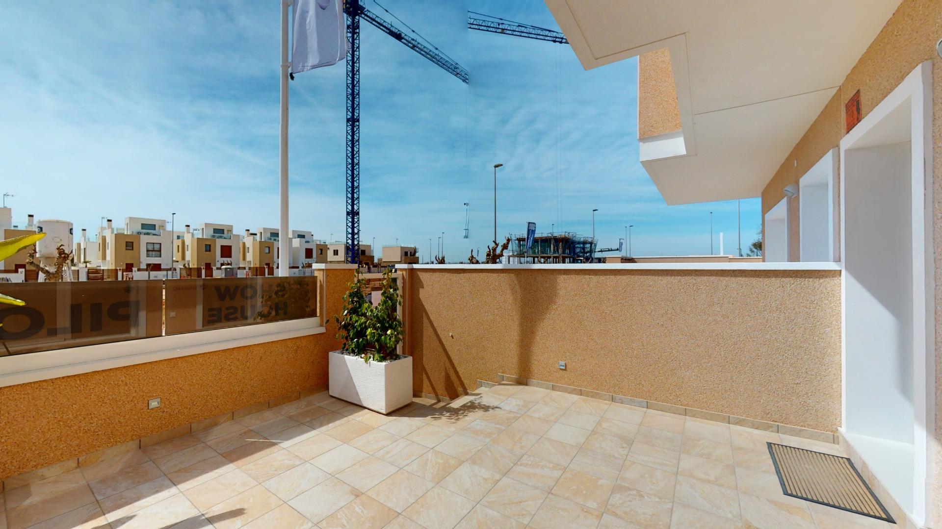 4-75-4 ADOSADOS DE OBRA NUEVA EN PILAR DE LA HORADADA. 3 DORM. 2 BAÑOS. CON PLAZA DE GARAJE Y PISCINA. 83 M2. JARDIN 33 M2. SOLARIUM 34 M2.
