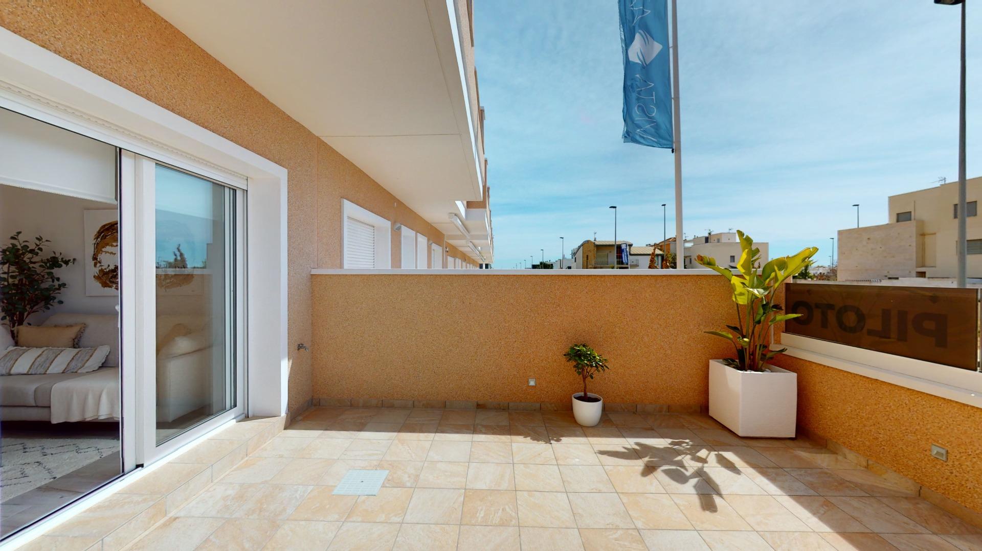4-78-4 ADOSADOS DE OBRA NUEVA EN PILAR DE LA HORADADA. 3 DORM. 2 BAÑOS. CON PLAZA DE GARAJE Y PISCINA. 83 M2. JARDIN 33 M2. SOLARIUM 34 M2.