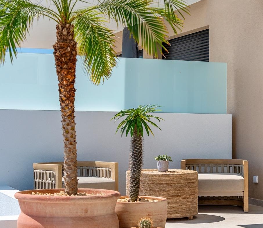 VILLA DE LUJO EN DOLORES DE 3 DORMEM. PISCINA PRIVADA. 205 M2 DE PARCELA. DOS TERRAZAS. PARKING.