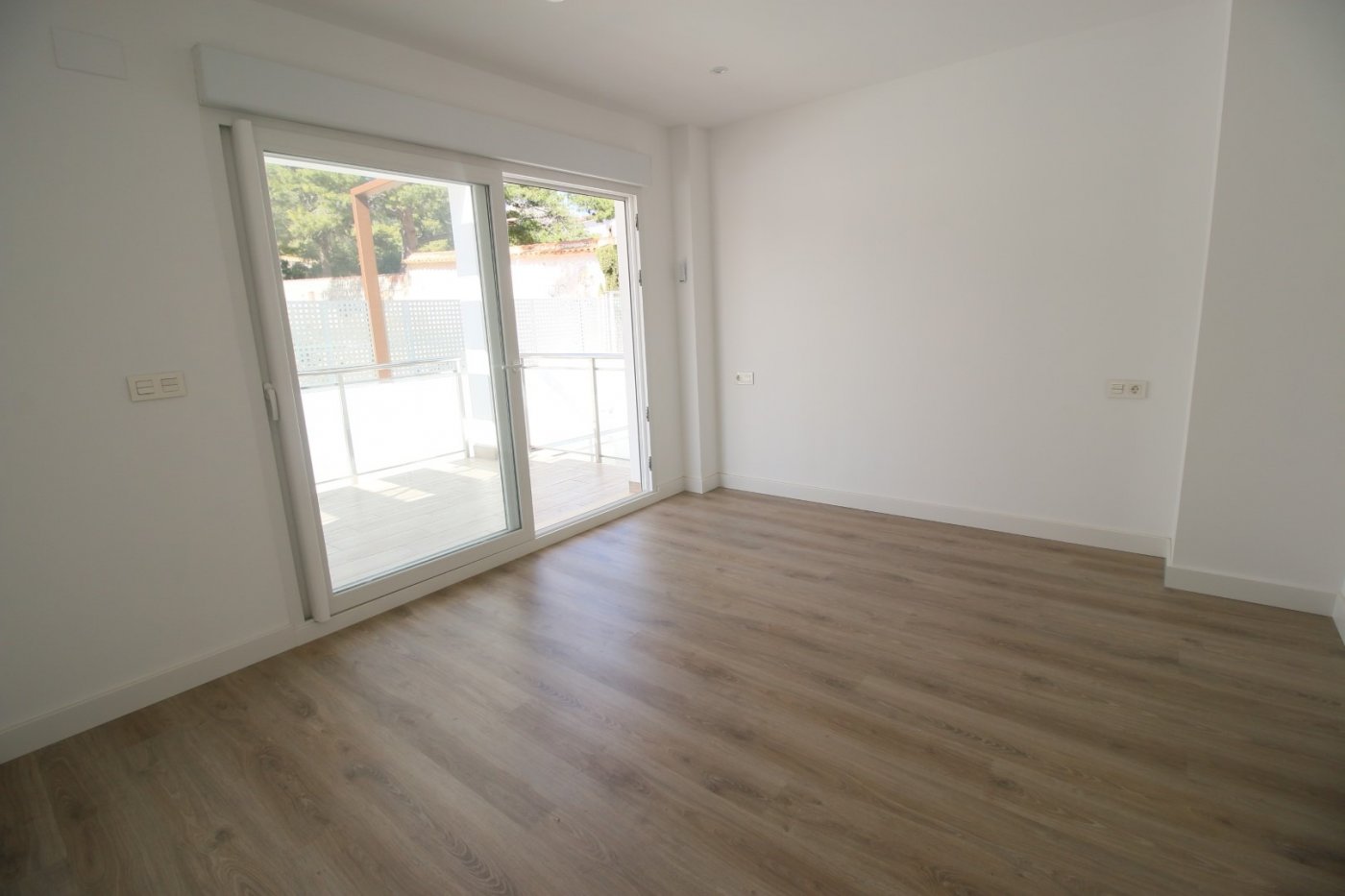 4-8-11 Villa de obra nueva en zona Av. Coloma de La Nucia