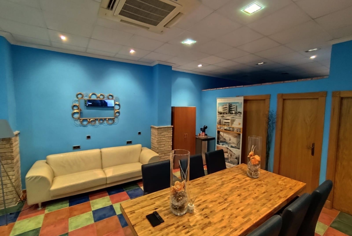 LOCAL COMERCIAL PARA MONTAR NEGOCIO EN EL CENTRO DE TORREVIEJA.