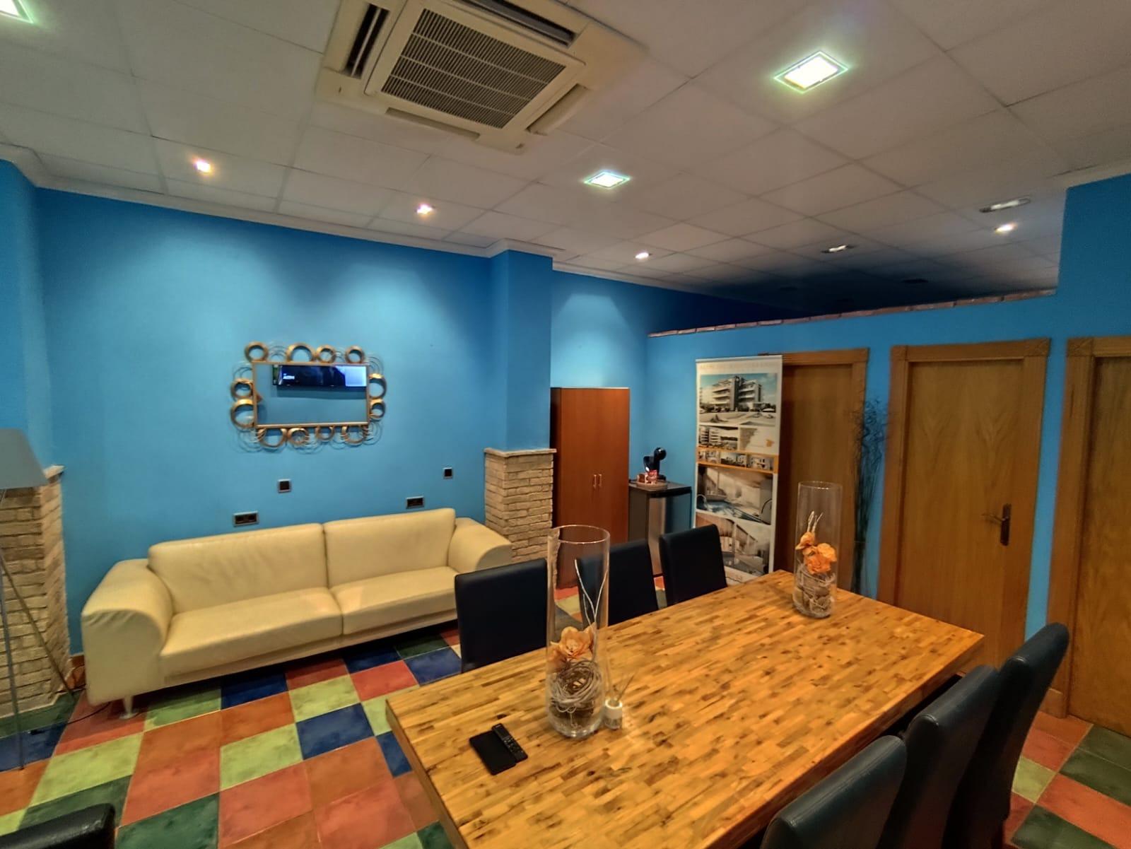 4-8-62 LOCAL COMERCIAL PARA MONTAR NEGOCIO EN EL CENTRO DE TORREVIEJA.