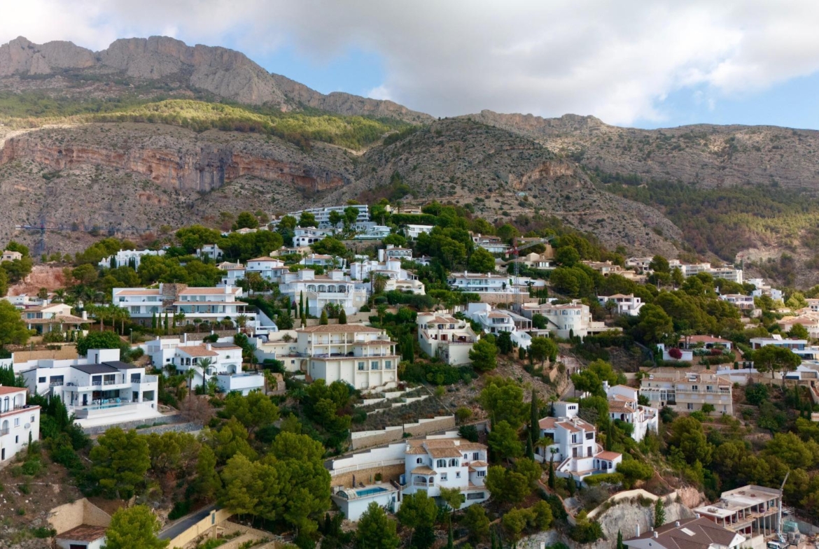Land for sale in Altea la Vella — your perfect corner on the coast!