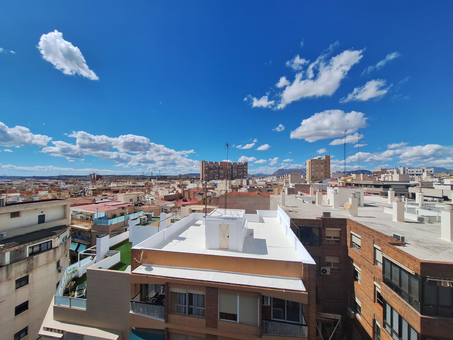 PISO AMPLIO Y LUMINOSO CON ASCENSOR EN PINTOR GISBERT – SAN BLAS