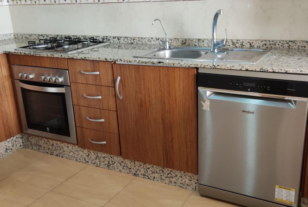 House in the Center of Torrevieja: Comfort and Proximity to the Beach with 3 Bedrooms and 2 Bathrooms
