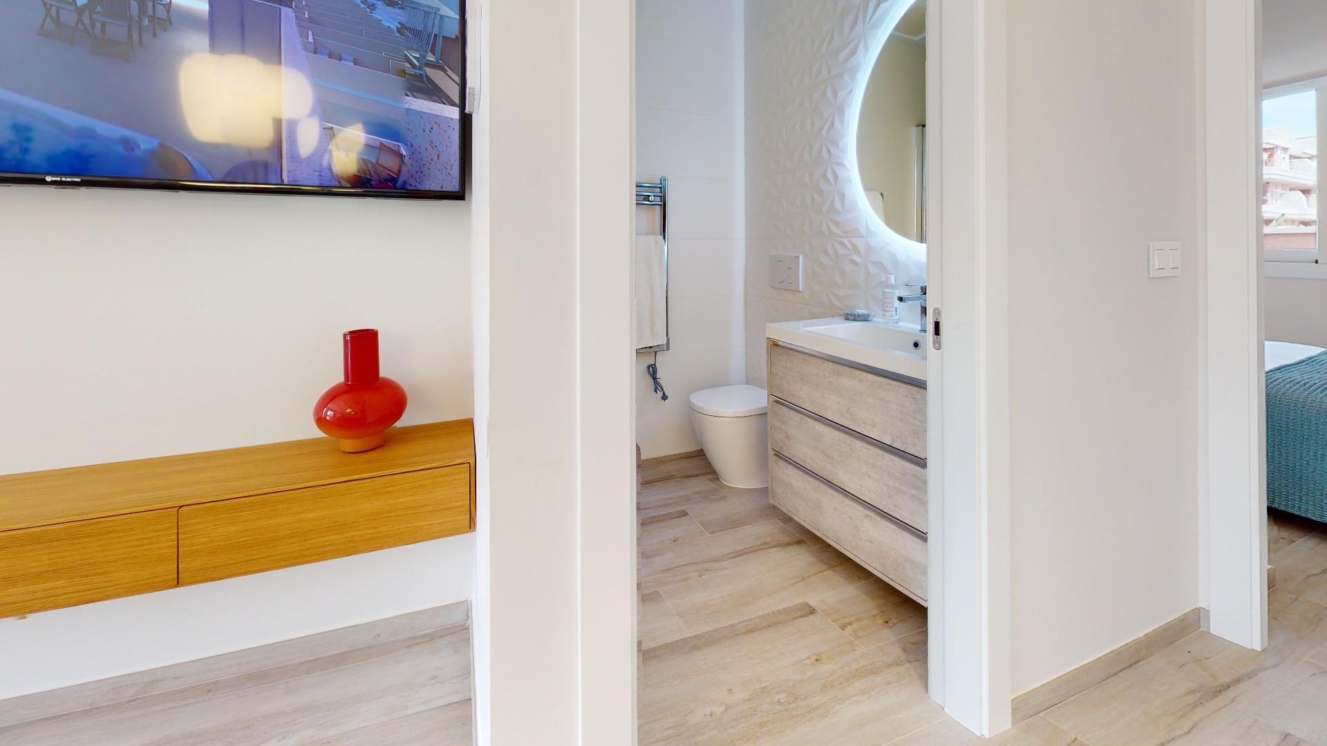 4-80-4 ADOSADOS DE OBRA NUEVA EN PILAR DE LA HORADADA. 3 DORM. 2 BAÑOS. CON PLAZA DE GARAJE Y PISCINA. 83 M2. JARDIN 33 M2. SOLARIUM 34 M2.