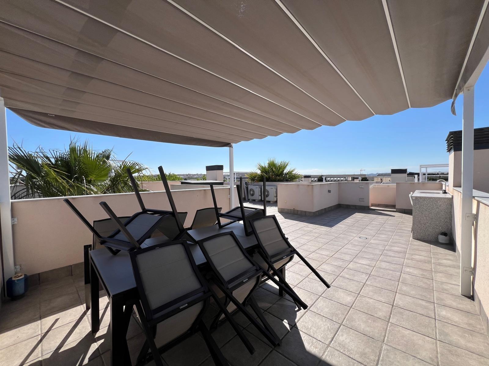 VILLA OBRA NUEVA! 3 DORMITORIOS. 3 BAÑOS. PARCELA 200 M2. PISCINA PROPIA. GARAJE.