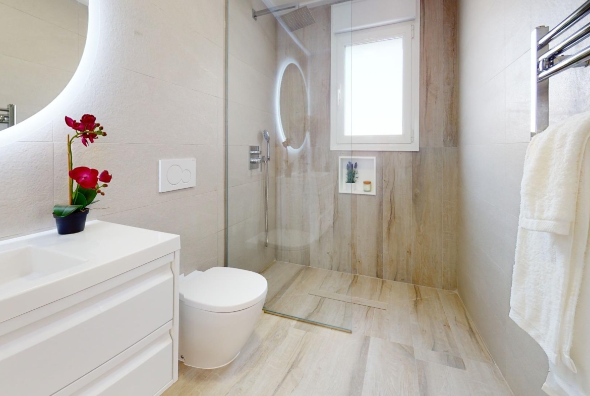 ADOSADOS DE OBRA NUEVA EN PILAR DE LA HORADADA. 3 DORM. 2 BAÑOS. CON PLAZA DE GARAJE Y PISCINA. 83 M2. JARDIN 33 M2. SOLARIUM 34 M2.