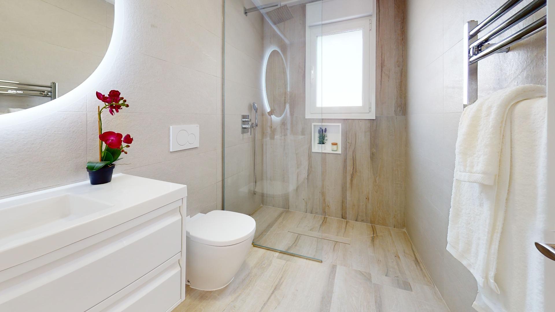 4-81-4 ADOSADOS DE OBRA NUEVA EN PILAR DE LA HORADADA. 3 DORM. 2 BAÑOS. CON PLAZA DE GARAJE Y PISCINA. 83 M2. JARDIN 33 M2. SOLARIUM 34 M2.