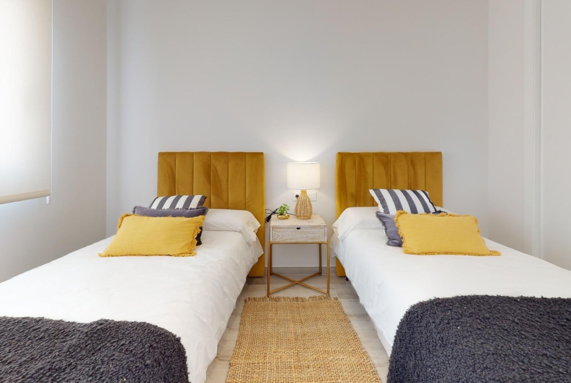 ADOSADOS DE OBRA NUEVA EN PILAR DE LA HORADADA. 3 DORM. 2 BAÑOS. CON PLAZA DE GARAJE Y PISCINA. 83 M2. JARDIN 33 M2. SOLARIUM 34 M2.