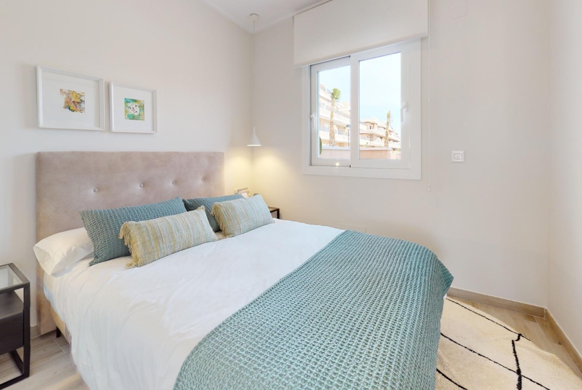 ADOSADOS DE OBRA NUEVA EN PILAR DE LA HORADADA. 3 DORM. 2 BAÑOS. CON PLAZA DE GARAJE Y PISCINA. 83 M2. JARDIN 33 M2. SOLARIUM 34 M2.