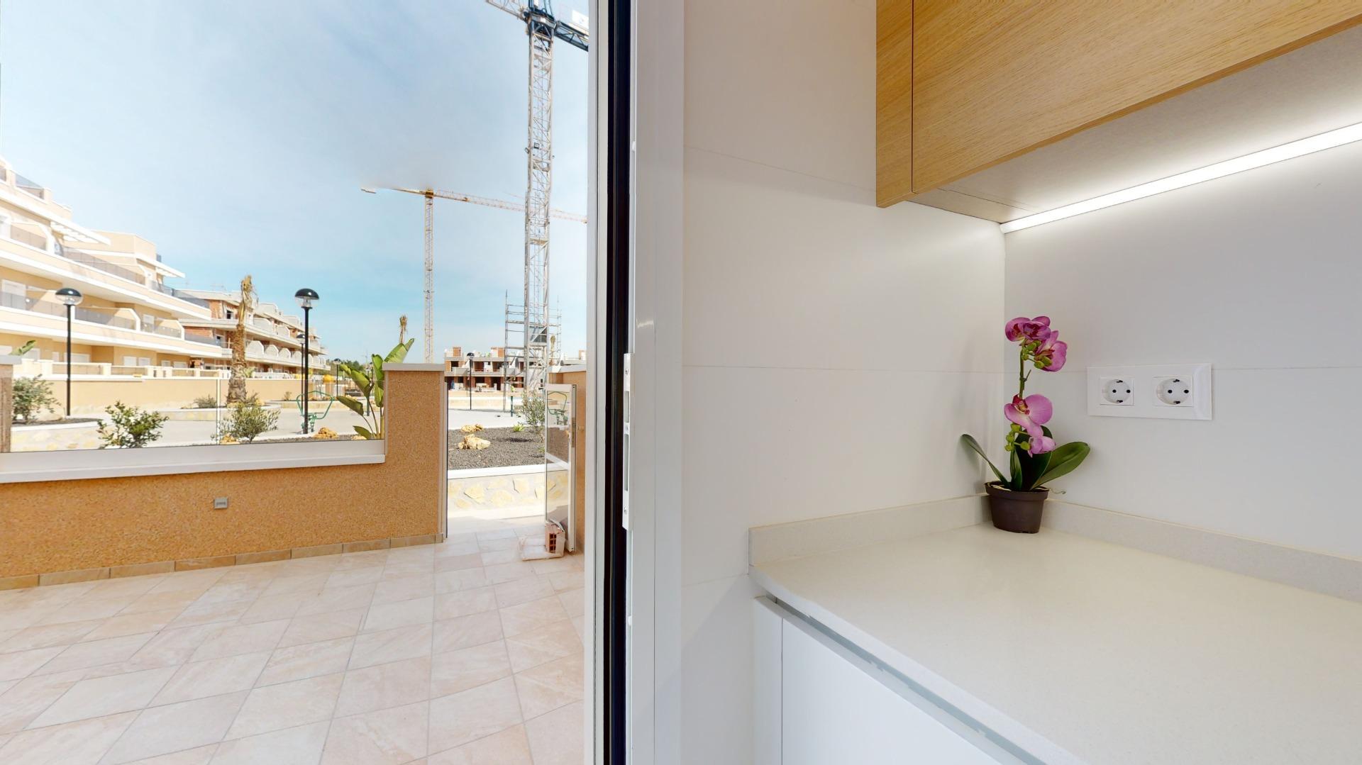 4-89-2 ADOSADOS DE OBRA NUEVA EN PILAR DE LA HORADADA. 3 DORM. 2 BAÑOS. CON PLAZA DE GARAJE Y PISCINA. 83 M2. JARDIN 33 M2. SOLARIUM 34 M2.