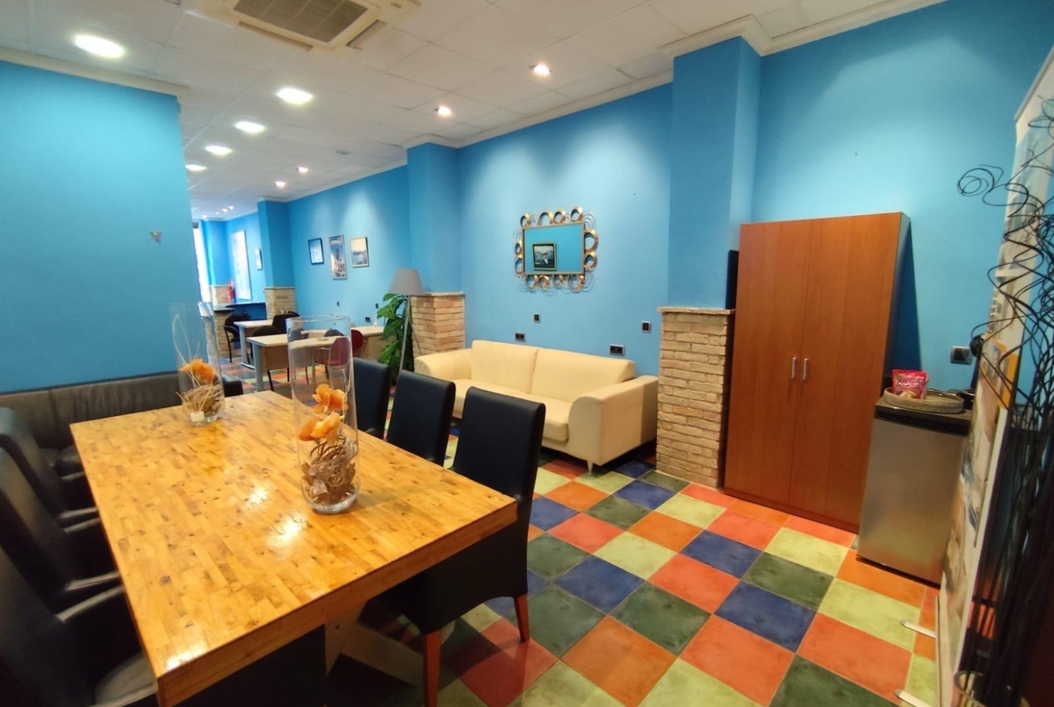 LOCAL COMERCIAL PARA MONTAR NEGOCIO EN EL CENTRO DE TORREVIEJA.