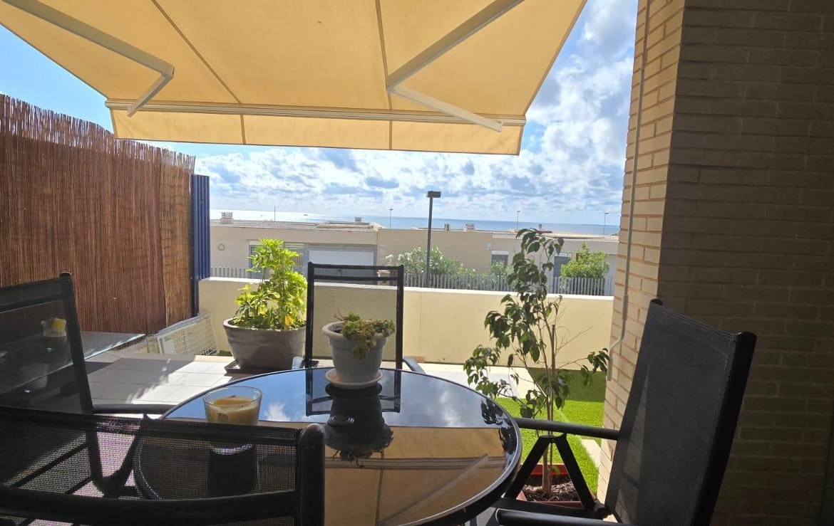 BUNGALOW IN CITY OF LIGHT FACING THE SEA – TORMOS STREET