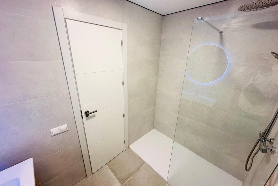 Bright and spacious apartment for sale in Alicante, Campoamor area