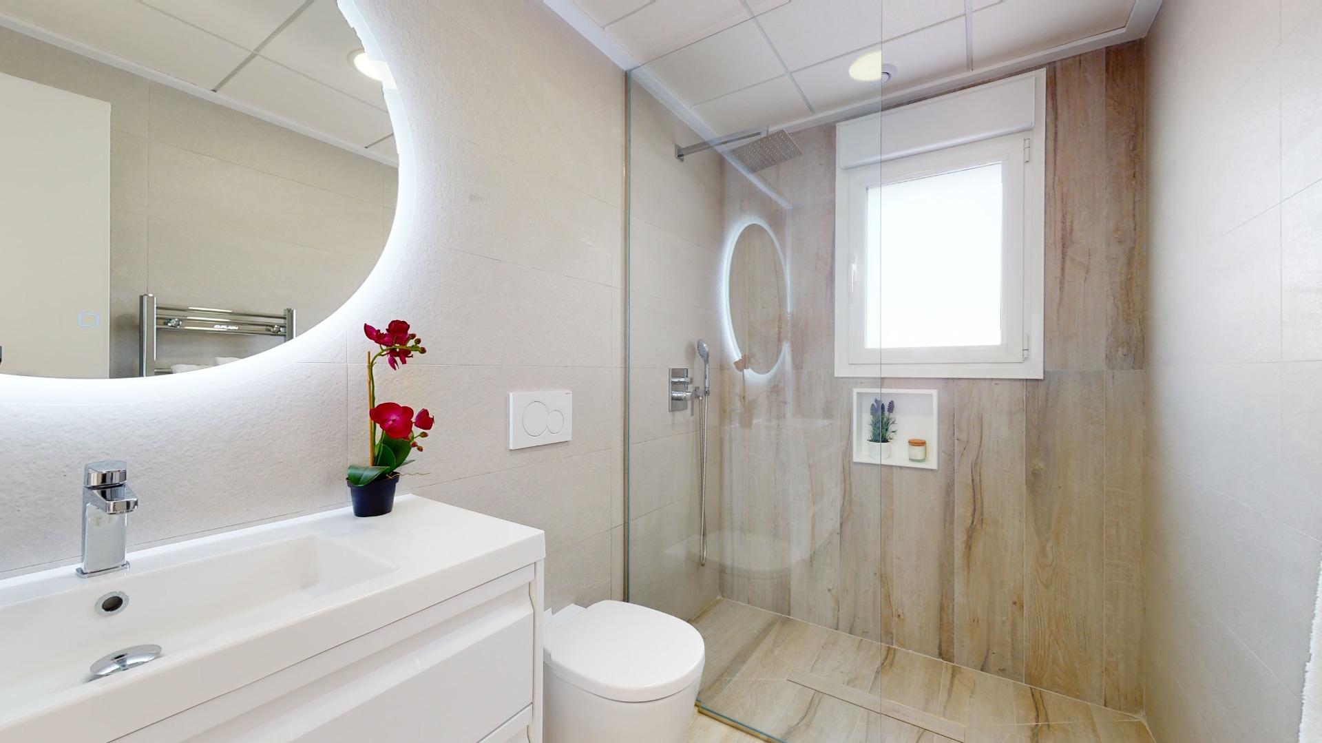 4-91-2 ADOSADOS DE OBRA NUEVA EN PILAR DE LA HORADADA. 3 DORM. 2 BAÑOS. CON PLAZA DE GARAJE Y PISCINA. 83 M2. JARDIN 33 M2. SOLARIUM 34 M2.