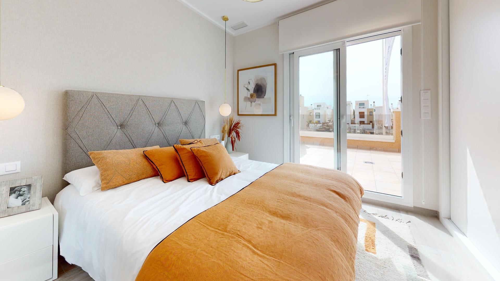 4-94-2 ADOSADOS DE OBRA NUEVA EN PILAR DE LA HORADADA. 3 DORM. 2 BAÑOS. CON PLAZA DE GARAJE Y PISCINA. 83 M2. JARDIN 33 M2. SOLARIUM 34 M2.
