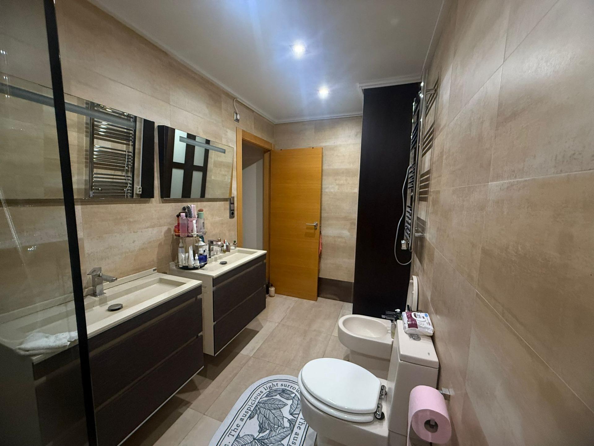 Exclusive house with 5 bedrooms and 3 bathrooms. It has a summer kitchen and private pool. 1 km from the sea.