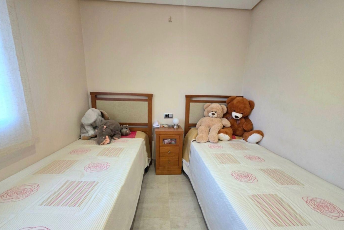Exclusive house with 5 bedrooms and 3 bathrooms. It has a summer kitchen and private pool. 1 km from the sea.